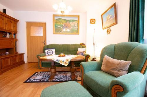 a living room with two chairs and a coffee table at Ferienwohnung Solveig in Binz