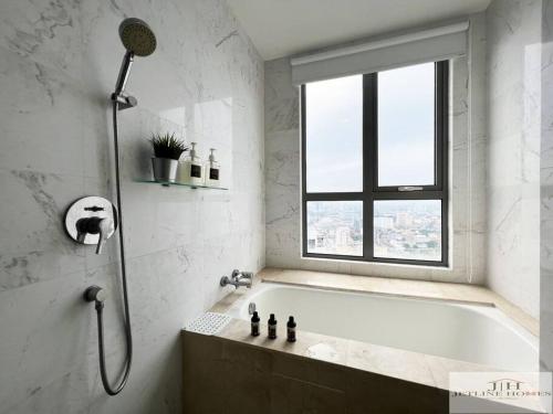 Ένα μπάνιο στο Melaka Super High Building View Coziness Stay