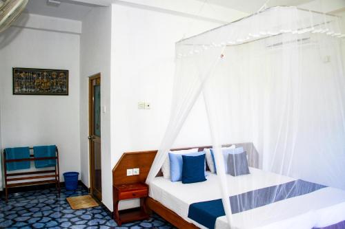 Postel nebo postele na pokoji v ubytování Darshani Lodge