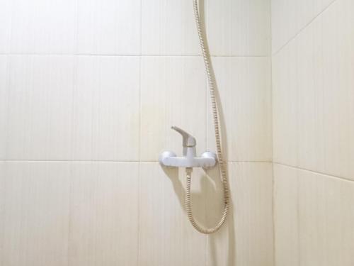 Ванная комната в RedDoorz At Rids Hotel Manado