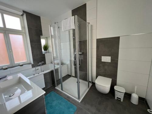 Ένα μπάνιο στο FeWo gemütliche Residenz mit Holzofen-Sauna von Harztraveler