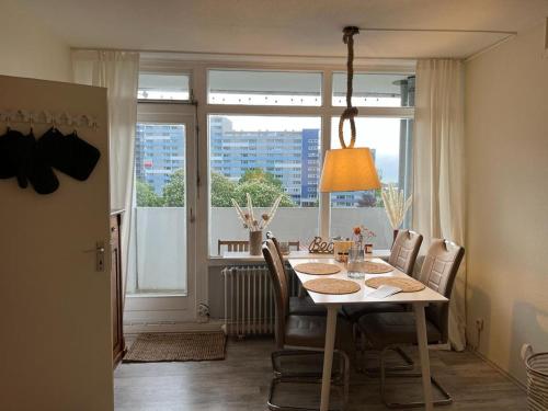a dining room with a table and chairs and a window at Ferienwohnung an der Ostsee in Heiligenhafen