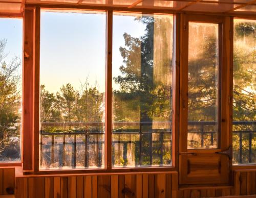 Gali's End By Roomy, Kalabagh Nathiagaliにあるバルコニーまたはテラス