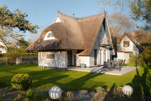 Taman di luar Traumhaus-Wustrow