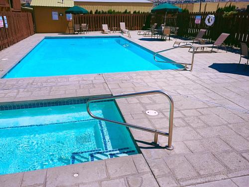 a swimming pool with a metal hand rail next to it at Best Western Chieftain Inn in Wenatchee