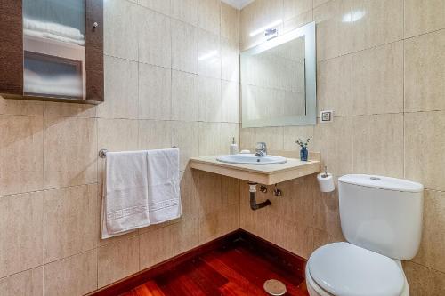 Vonios kambarys apgyvendinimo įstaigoje Flatguest Albareda Penthouse
