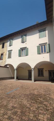 Το κτήριο όπου στεγάζεται  το διαμέρισμα