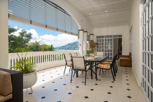 Balkoni atau teres di Villa Jasmin