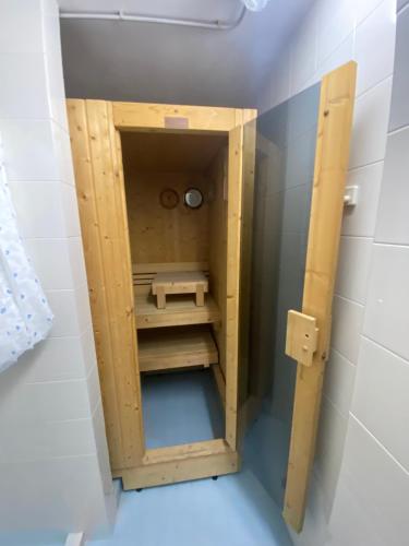 a small bathroom with a toilet in a room at Magi - Villa Amare in Ponza