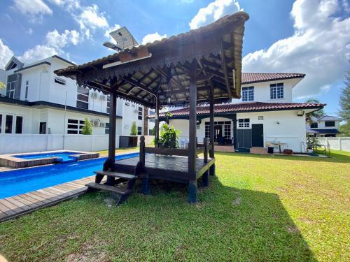 Ảnh trong thư viện ảnh của Riverside Bungalow with Pool at Koliba, Casa del Fiume ở Kuala Terengganu