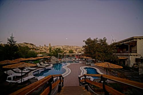 Piscina en o cerca de Holiday Cave Hotel