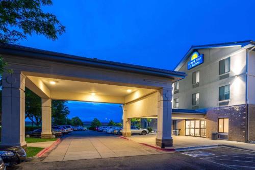 Days Inn And Suites By Wyndham Denver International Airport Days Inn & Suites by Wyndham Denver International Airport, Denver
