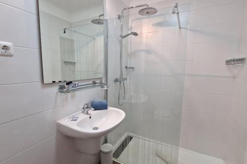 Jasmine apartment next to Meia Praia Beach photo 3