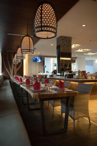Restoran atau tempat lain untuk makan di Crown Vista Hotel