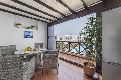 Hola Arnage Pool view
