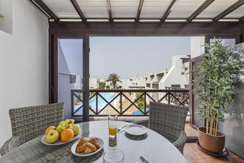 Hola Arnage Pool view