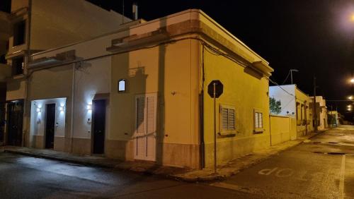 a yellow building on the side of a street at night at Uccio e Gina in Soleto