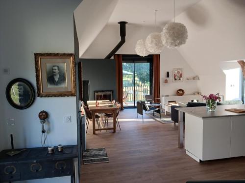 Photo de la galerie de l'établissement Gîte d'Haut Bagnac avec piscine, à Anglards-de-Salers