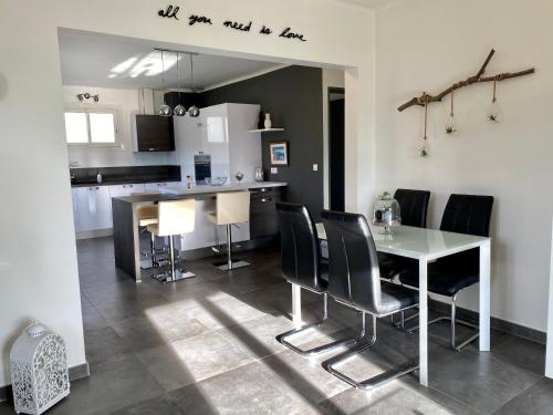 a kitchen and dining room with a table and chairs at Le Bellevue in Saint-Paul-de-Vence