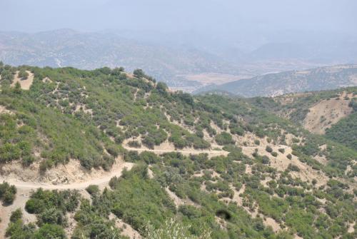 a view of a dirt road on a mountain at Ferme Dar Aicha green Bellouta in Bellouta