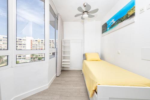 Posteľ alebo postele v izbe v ubytovaní Apartamento céntrico en Playa Del Inglés