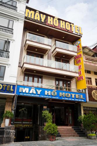 a building with a sign that says may hog hotel at May Ho Hotel Sapa in Sa Pa