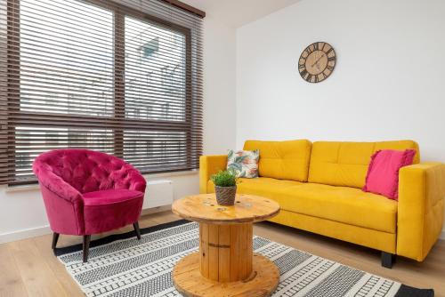 Cheerful Apartment Leśmiana Garnizon Estate by Noclegi Renters