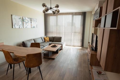 Televisyen dan/atau pusat hiburan di Riverview apartment - Free Private Parking