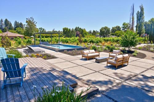 Private Vineyard Haven A Wine Country Escapeの敷地内または近くにあるプール
