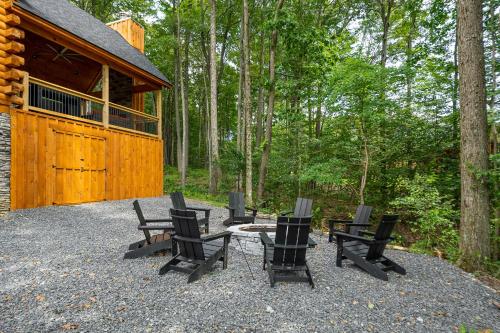 Taman di luar Black Diamond Lodge