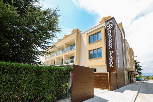 Hotel Green Park Service Perfected