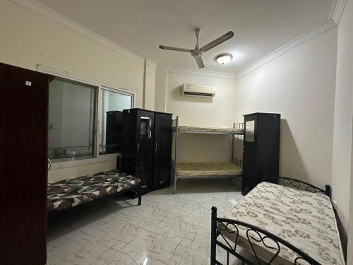 Lliteres en una habitació de Bed Space for Female single and bunk bed Al Sayed Builidng - Sharaf DG Exit 4 Flat 301