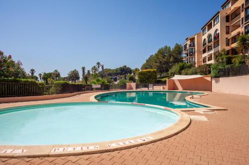 T2 piscine en bord de mer