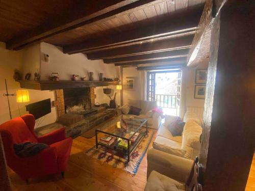 a living room with couches and a fireplace at Casa TOP para 14 personas en Garós, Ideal esquí in Garós