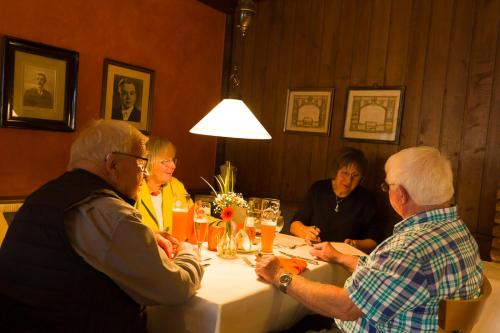 a group of older people sitting around a table at Landgasthaus Gieseke-Asshorn in Bohmte