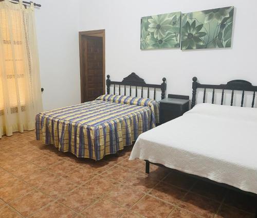 a bedroom with two beds in a room at VFT Las Piedrecitas in Hornachuelos