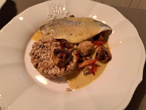 Photo de la galerie de l'établissement au milieu coule la Garonne, à Sainte-Sixte