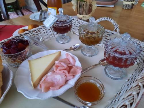Photo de la galerie de l'établissement au milieu coule la Garonne, à Sainte-Sixte