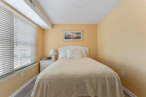 a bedroom with a bed and a window at Spacious Nw Condo W Kitchen Balcony & Pool in North Wildwood