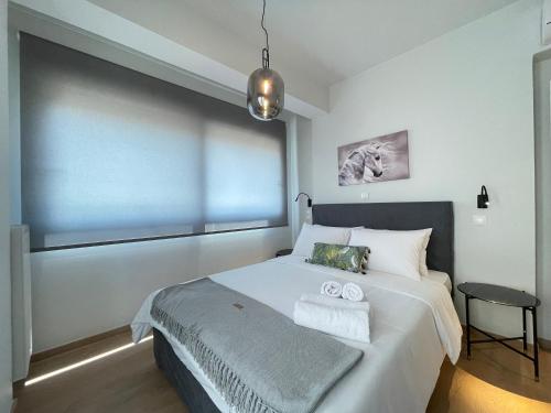Кровать или кровати в номере Athenean Oasis in Ellinikon