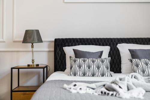 Postel nebo postele na pokoji v ubytování Cracovian Apartment - Loft Affair