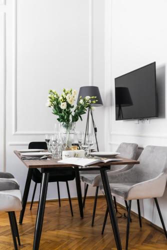 TV a/nebo společenská místnost v ubytování Cracovian Apartment - Loft Affair