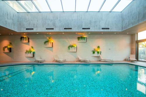Kolam renang di atau dekat dengan Mövenpick Hotel du Lac Tunis