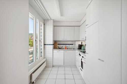 Kuchyň nebo kuchyňský kout v ubytování Spacious Central Apartments HOTING