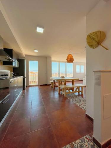 Big Spacious Casa Bamboo Apartment Corralejo Relax, Pool and Parking