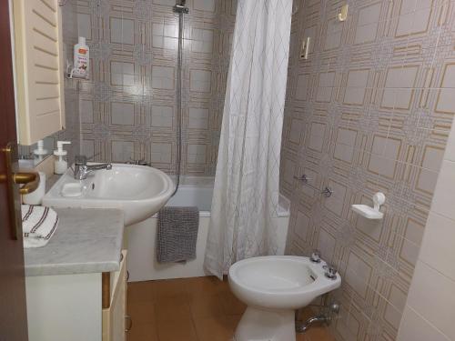 a bathroom with a toilet and a sink at Appartamento al mare di Liguria e Toscana in Marina di Massa