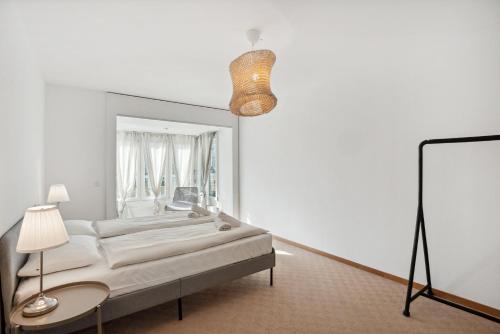 Postel nebo postele na pokoji v ubytování Spacious Central Apartments HOTING