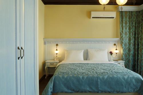 Postel nebo postele na pokoji v ubytování Bursa İpekyolu Hotel