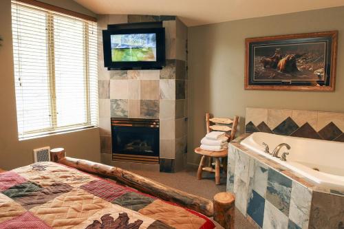 Postel nebo postele na pokoji v ubytování Fawn Valley Inn- 101 condo