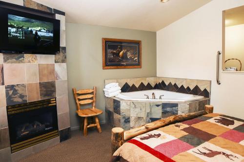 Postel nebo postele na pokoji v ubytování Fawn Valley Inn- 101 condo